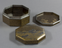 Japan%2C%20unknown%20artist%2C%20%3Cb%3E%3Ci%3E%20Octagonal%20incense%20box%20with%20design%20of%20waves%20and%20rocks%20under%20a%20full%20moon%3C%2Fi%3E%3C%2Fb%3E%2C%2017th%2Fearly%2018th%20century%2C%20lacquered%20wood%20with%20maki-e%20decoration%20and%20metal%20fittings%3B%20custom%20wooden%20box%20and%20cloth%20pouch%2C%20The%20John%20Yeon%20Collection%3B%20Gift%20of%20Richard%20Louis%20Brown%2C%20public%20domain%2C%202012.30.5a-e